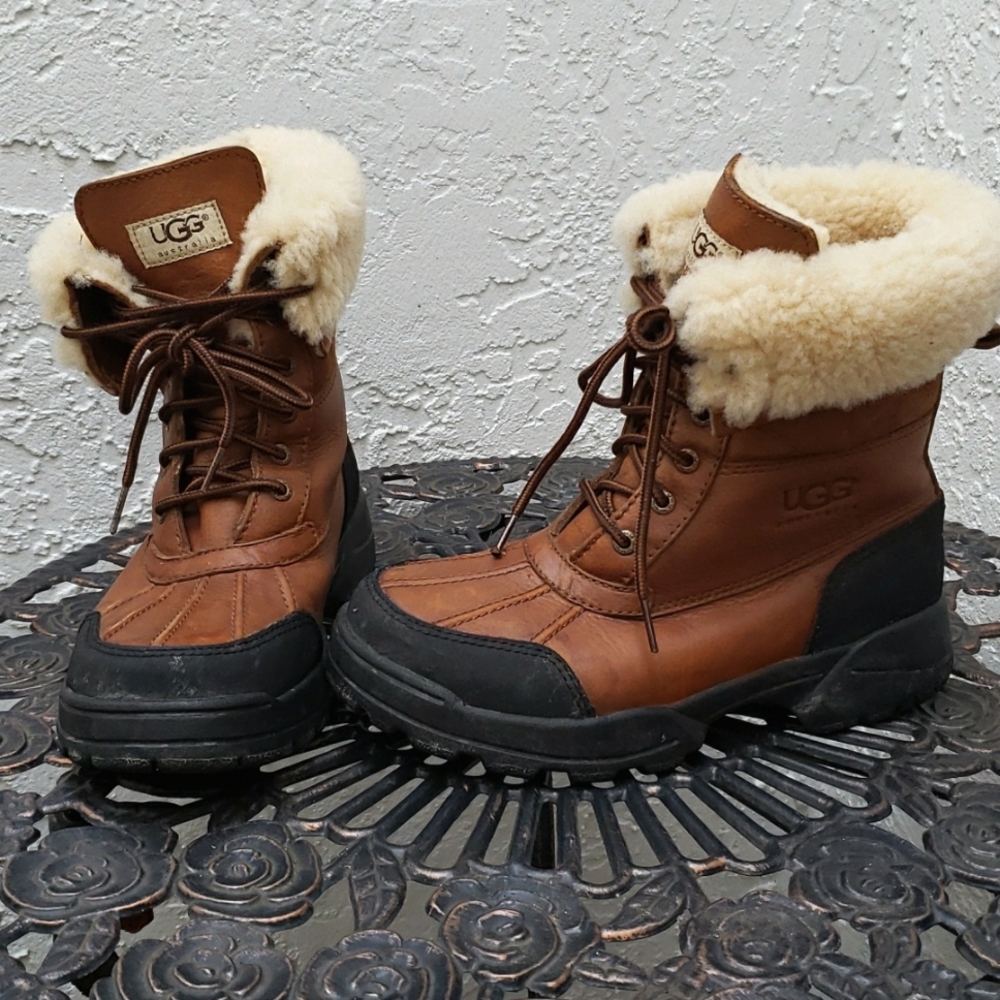 Bella Swan Twilight UGG Adirondack II boots 8 camel